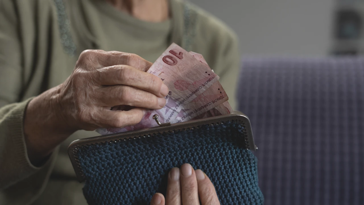 25 Yıl Evli Kalan Annelere Emeklilik Hakkı Önerisi Meclis'te Dile Getirildi